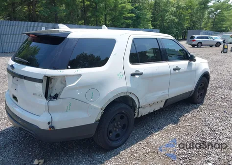 2016 Ford Police Interceptor z USA, uszkodzony, nr VIN 1FM5K8AT1GGD32355